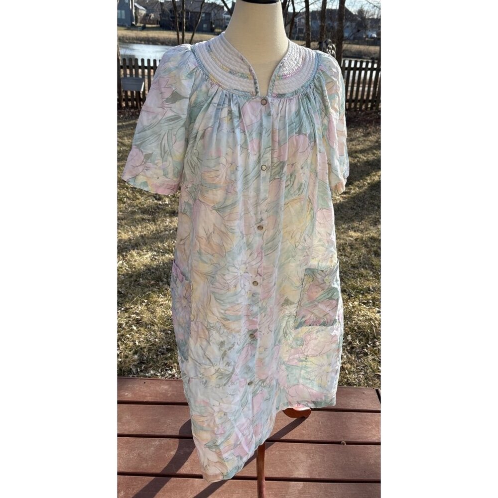 Vintage Pastel Floral Cotton House Dress Snap Closure Soft Medium Loungewear